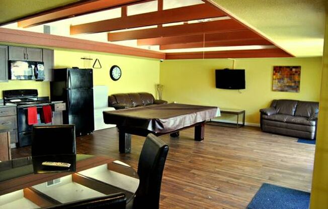 2 beds, 1 bath, 844 sqft, $2,075, Unit 416