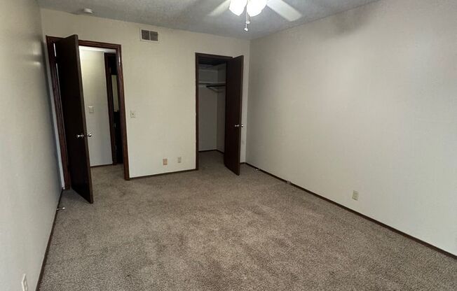 2 beds, 1 bath, 950 sqft, $875, Unit #7