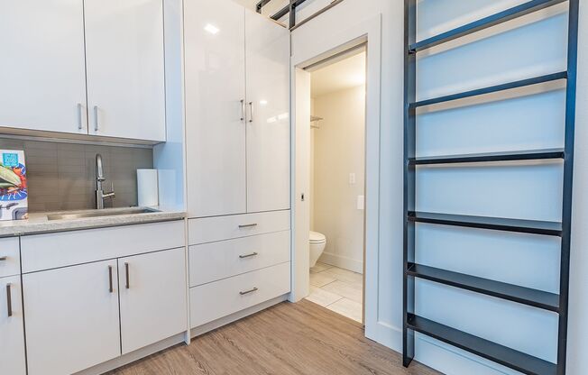 Studio, 1 bath, 345 sqft, $1,095, Unit 522