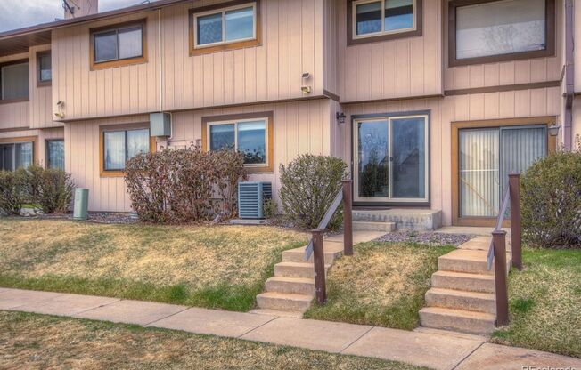 Updated Home in The Dam East-West!