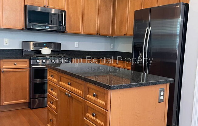 3 beds, 2.5 baths, 2,069 sqft, $2,095, Unit 10