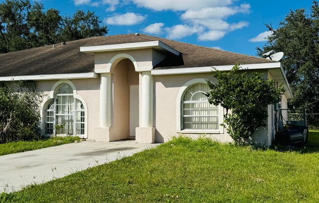 Charming 4 beds 2 baths in Poinciana