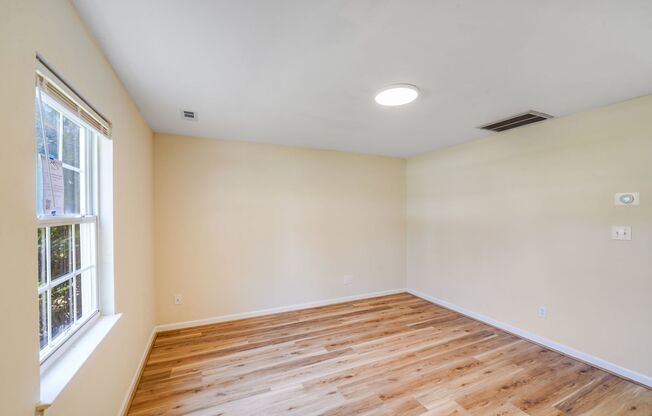 Colonial Village Gem – Cozy 2-Bedroom Duplex Minutes from South Park!