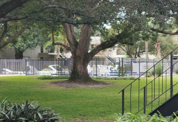 Cozy 2nd floor condo by Lake Underhill