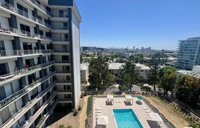 100 S Doheny Dr