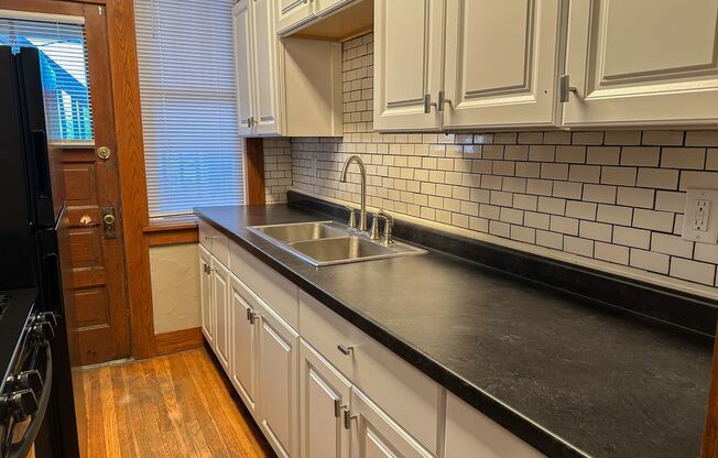 1 bed, 1 bath, 650 sqft, $850, Unit 519 S 18th St-6