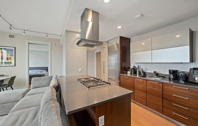 2 beds, 2 baths, 966 sqft, $5,900, Unit 2207