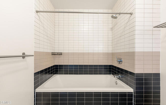 1 bed, 1 bath, 680 sqft, $2,850, Unit 124
