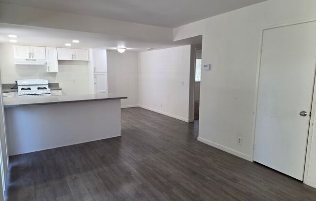 Ventura 2+1 Upper level apartment w/ 1-Car Garage