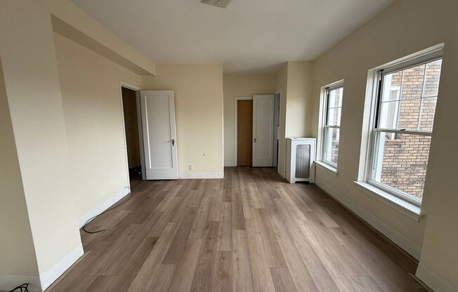 2 beds, 2 baths, 1,772 sqft, $2,200, Unit Old King Edward 61