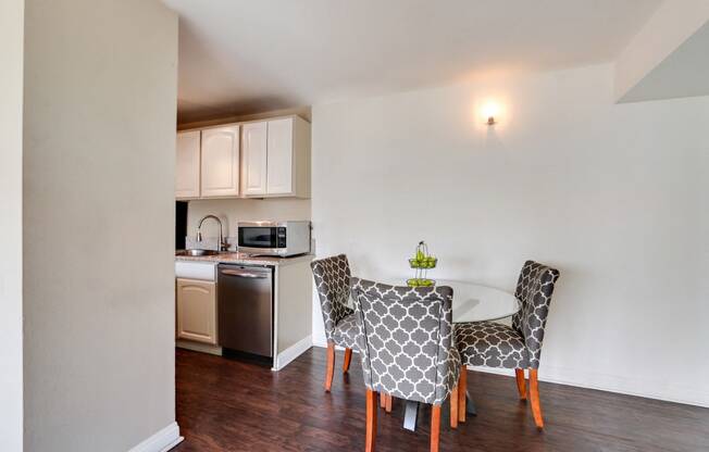 Dining area in a Luxury Apartment Rentals Near Venice Beach