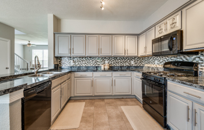817 PRYOR DR
