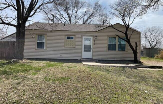 3 beds, 1 bath, 864 sqft, $900, Unit 3013 E Locust