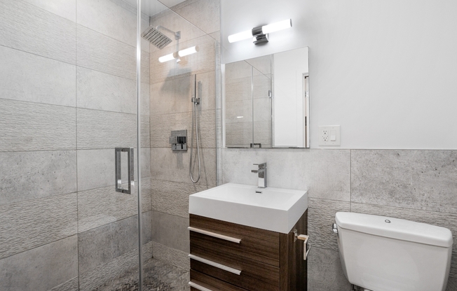 2 beds, 1 bath, $3,999, Unit 4D