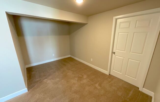 3 beds, 2.5 baths, $2,550