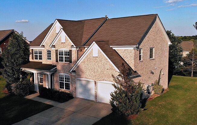 Family friendly home in highly sought after Winterset Woods!