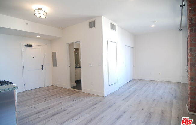 1 bed, 1 bath, 470 sqft, $1,900, Unit 608