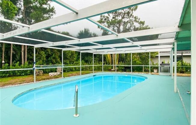 Great Property with Pool in Desirable Flamingo Estates!