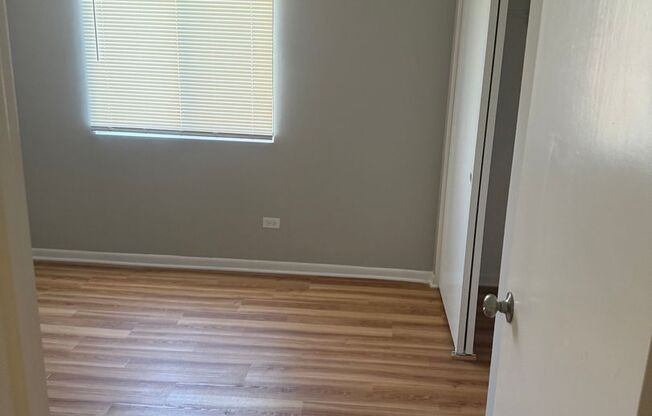 2 beds, 1 bath, $1,500, Unit 801-2D