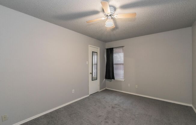 Single story 3 bedroom 2 bath home in SW Fort Worth