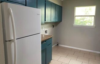 2 beds, 1 bath, 850 sqft, $1,000, Unit B