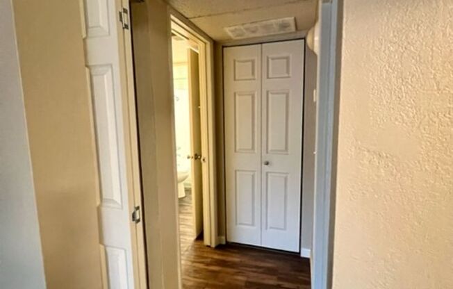 1 bed, 1 bath, 700 sqft, $1,575, Unit 14