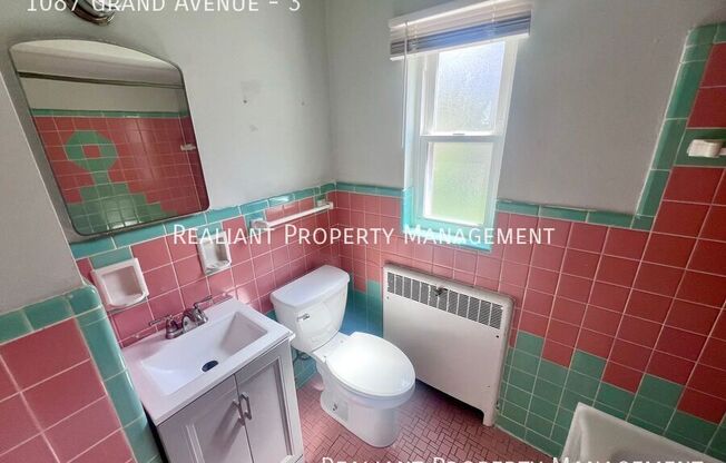 1087 GRAND AVE