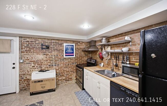 228 F St NE