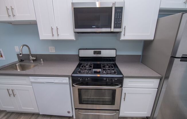 $500.00 Discount with 1 Year Lease  !!!!!Beautiful, Cozy Renovate Studio Apartment!!!!!