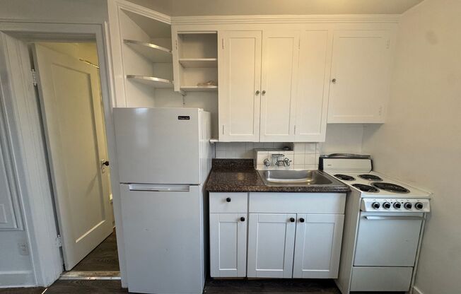 1 bed, 1 bath, 600 sqft, $850, Unit 5