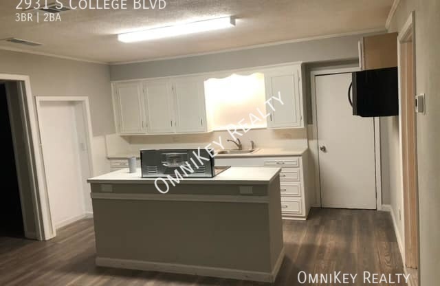 2931 S COLLEGE BLVD