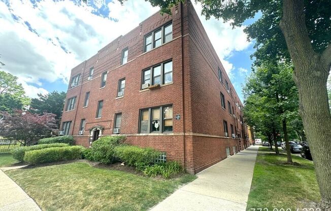 1945 W ARGYLE ST
