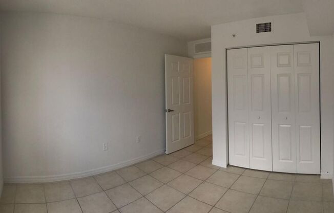 3 beds, 2 baths, 1,079 sqft, $2,600, Unit 13770-204