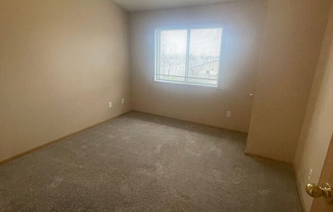 2 beds, 1 bath, 1,116 sqft, $1,260, Unit 1319