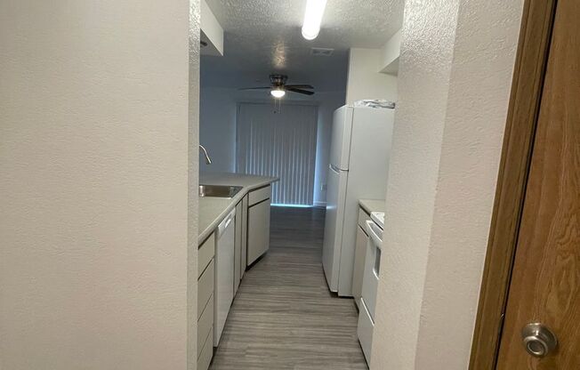 2 beds, 1 bath, 902 sqft, $1,150, Unit H - 085*