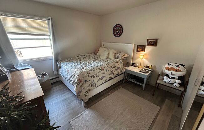2 beds, 1 bath, $1,395, Unit 123