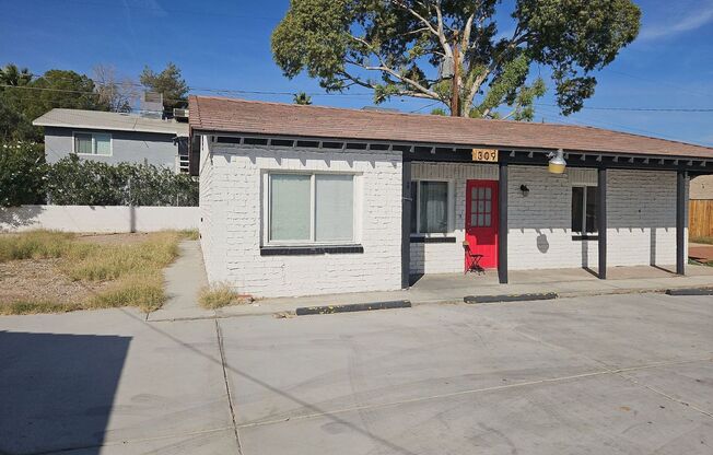 STUDIO HOME IN DOWNTOWN LAS VEGAS!