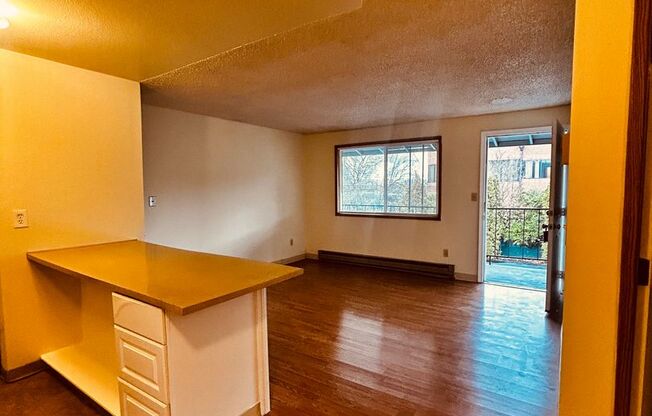 1 bed, 1 bath, 576 sqft, $1,020, Unit 9