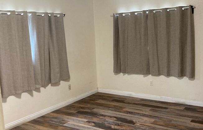 4 beds, 2 baths, $2,400, Unit 30