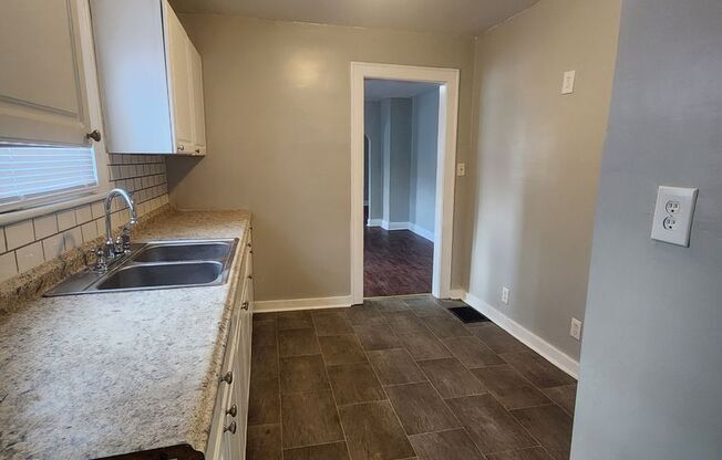 2 beds, 1 bath, $1,099