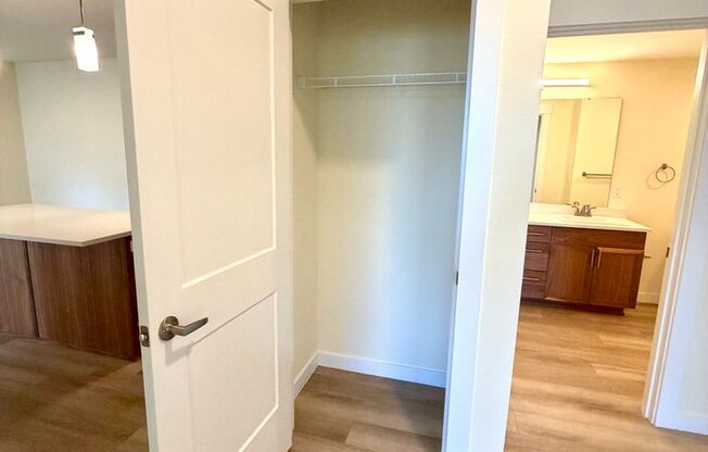 2 beds, 1 bath, $1,875, Unit E302