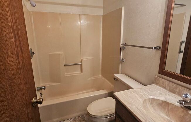 1 bed, 1 bath, 1,078 sqft, $1,229, Unit 1401 079