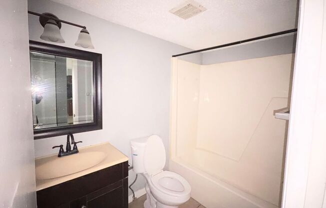 2 beds, 2 baths, 1,000 sqft, $1,495, Unit 4-230