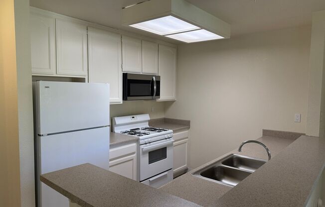 2 beds, 2 baths, 1,097 sqft, $1,980