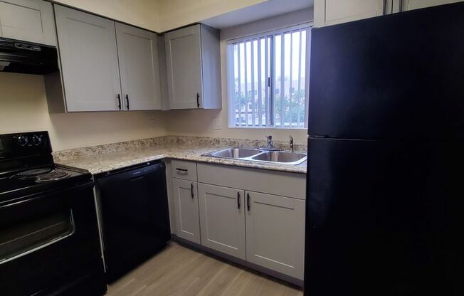 2 beds, 2 baths, 950 sqft, $1,460, Unit 201