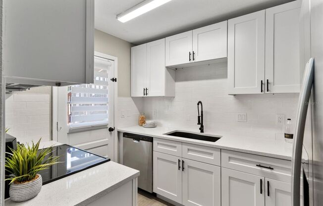 2 beds, 1 bath, $1,395, Unit APARTMENT A5