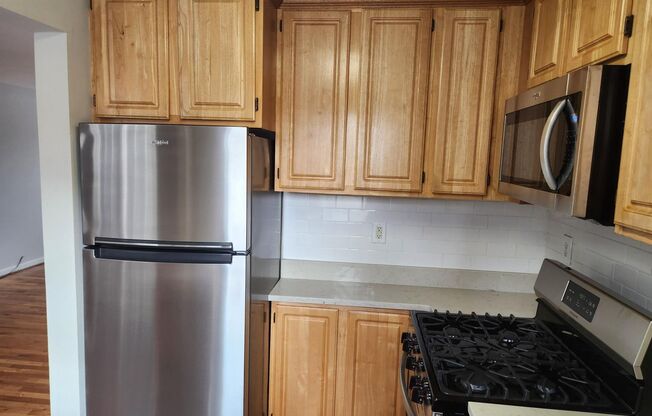 2 beds, 1 bath, 897 sqft, $2,275, Unit A-23
