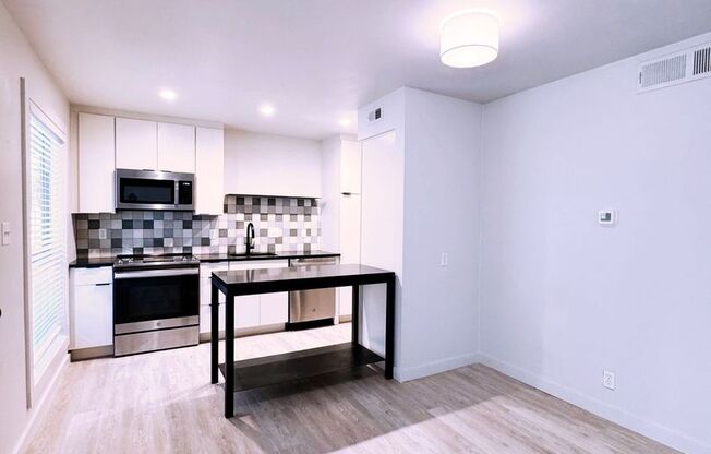 2 beds, 1 bath, 858 sqft, $1,849, Unit OPA-161