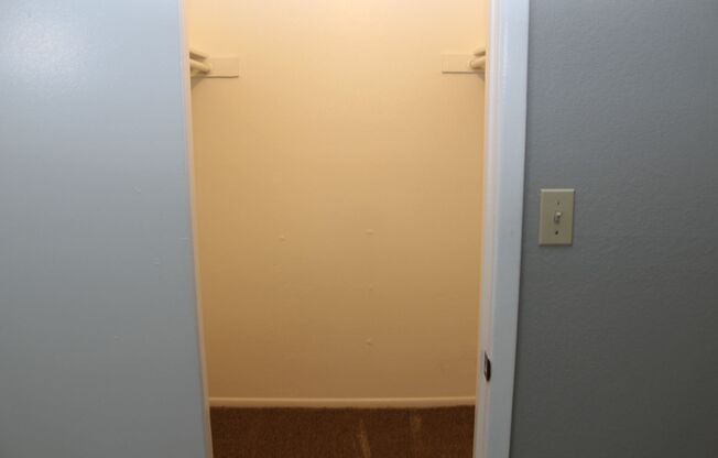 2 beds, 1 bath, 830 sqft, $1,275, Unit 132