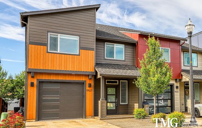3 Bedroom 2.5 Bathroom Townhome in Great Brush Prairie Location!